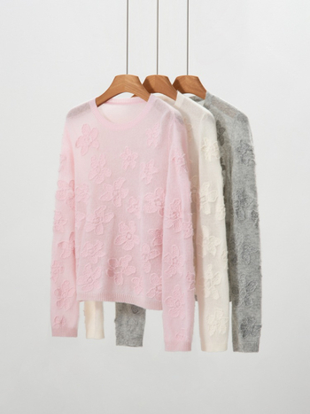 Pulóver z kašmíru (95%+), kvetinová výšivka, okrúhly výstrih, dlhé rukávy, voľný strih