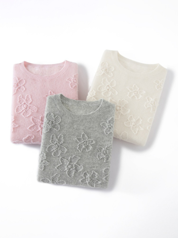 Pulóver z kašmíru (95%+), kvetinová výšivka, okrúhly výstrih, dlhé rukávy, voľný strih