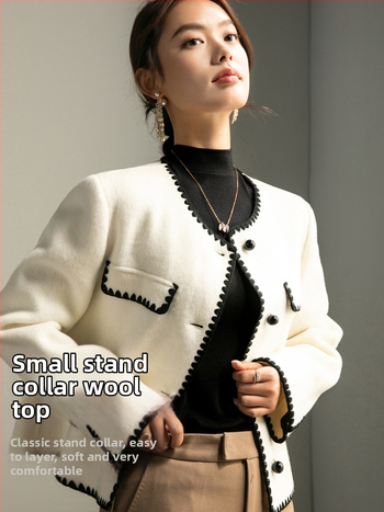 Kootud ühevärviline pikkade varrukatega T-särk stand-up kraega, kitsas lõige