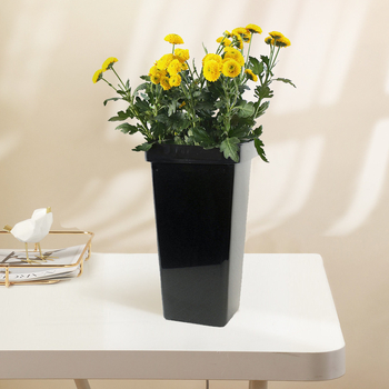 Plastový kvetináč s hrubšími stenami pre floristické aranžovanie, odolný voči korózii, vstrekované prevedenie, na stolné použitie