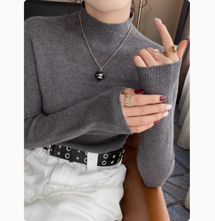 Villane kudumispull, kits lõige, poolkõrge kaelus, pikad varrukad, abstraktne muster