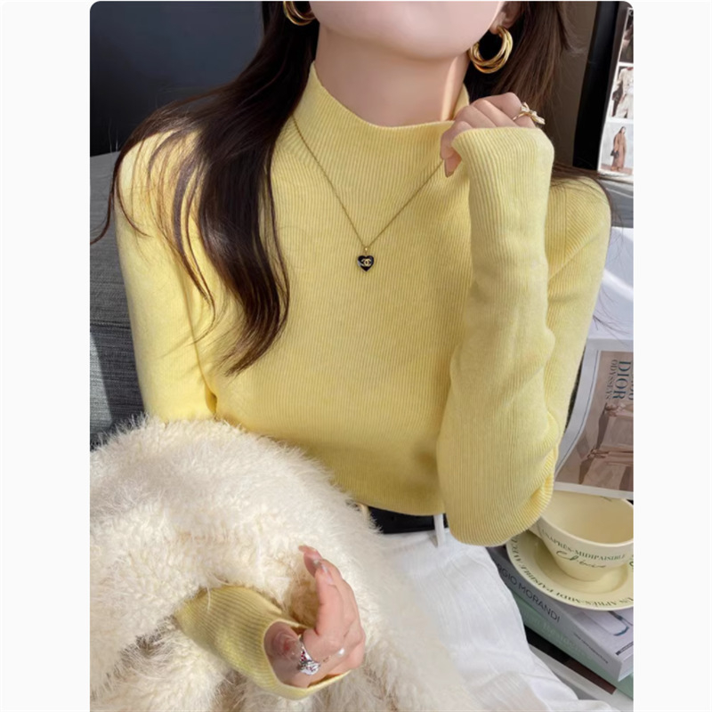 Villane kudumispull, kits lõige, poolkõrge kaelus, pikad varrukad, abstraktne muster