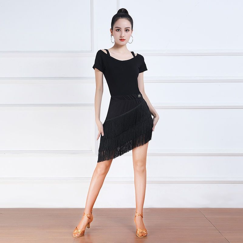 Latinská tanečná sukňa s strapcami — dámska krátka skúšobná sukňa (polyesterová látka; zloženie vlákien: ľan 91-95%; podšívka: polypropylén)