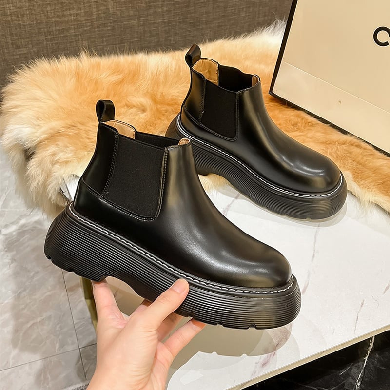 Chelsea csizmák, két réteg marhabőrből készült felsőrész; fleece belső bélés; PU talp; középmagas sarok 3-5 cm