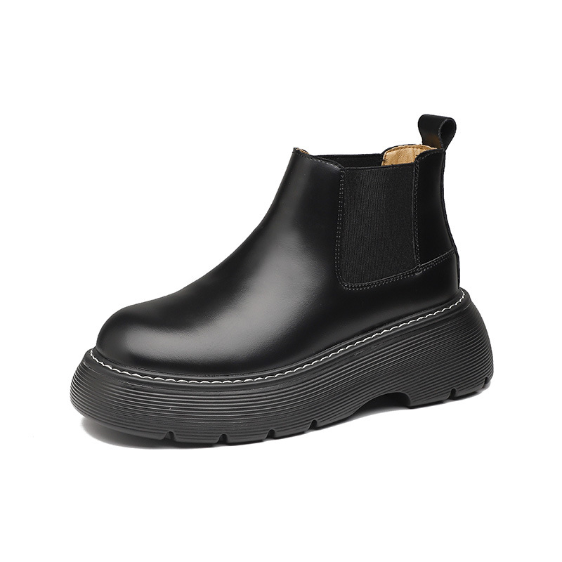 Chelsea csizmák, két réteg marhabőrből készült felsőrész; fleece belső bélés; PU talp; középmagas sarok 3-5 cm