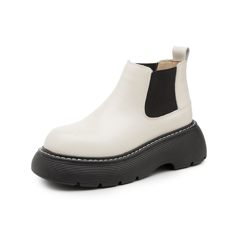 Chelsea csizmák, két réteg marhabőrből készült felsőrész; fleece belső bélés; PU talp; középmagas sarok 3-5 cm