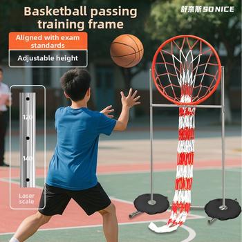 Basketbalový tréner prihrávok s nastaviteľným výškovým rámom a štandardným streleckým kruhom