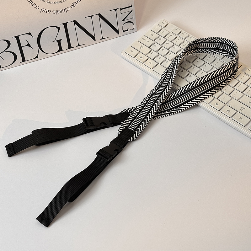 Popruh na tašku/ramenný popruh — polyesterové vlákno, geometrický vzor, mestská jednoduchosť, jar 2025