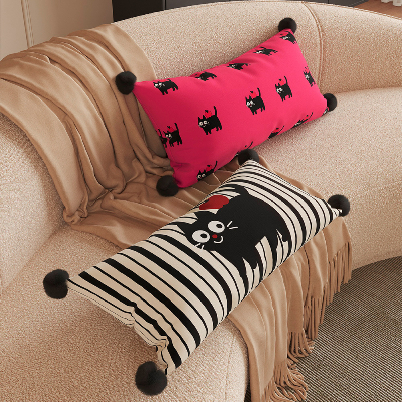 Vankúš objatia s mačacou labkou – dlhý pás, vonkajšia látka polyester, výplň PP bavlna, potlačený vzor, škandinávsky štýl