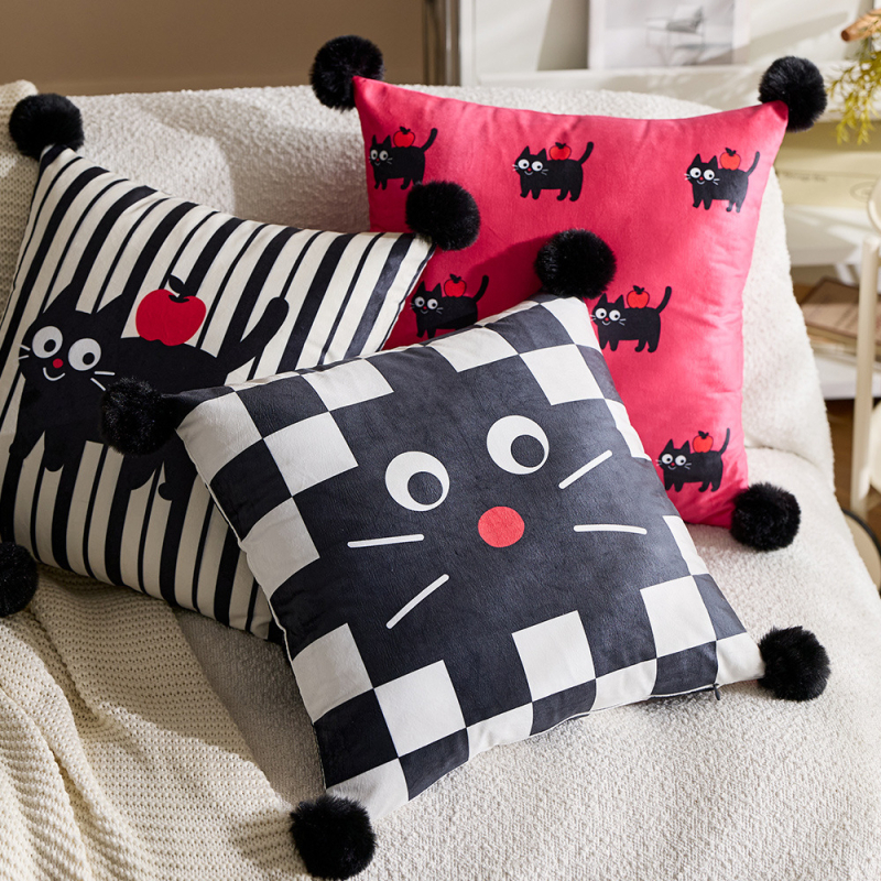 Vankúš objatia s mačacou labkou – dlhý pás, vonkajšia látka polyester, výplň PP bavlna, potlačený vzor, škandinávsky štýl