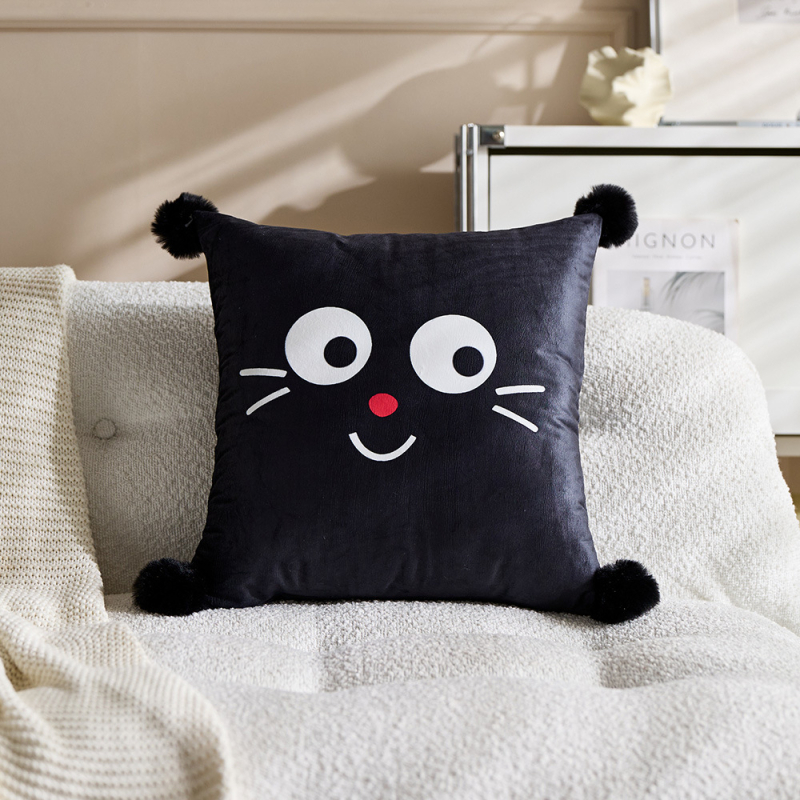 Vankúš objatia s mačacou labkou – dlhý pás, vonkajšia látka polyester, výplň PP bavlna, potlačený vzor, škandinávsky štýl