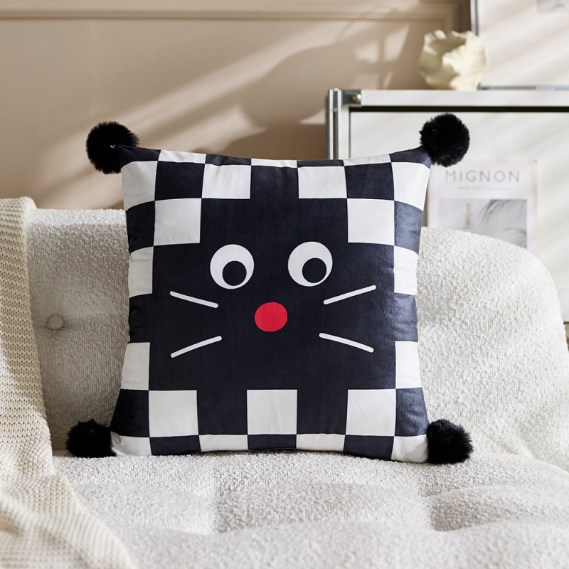 Vankúš objatia s mačacou labkou – dlhý pás, vonkajšia látka polyester, výplň PP bavlna, potlačený vzor, škandinávsky štýl