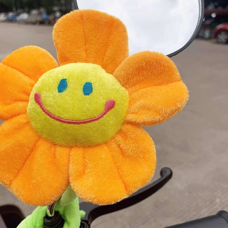 Slnečnicová ozdoba na spätné zrkadlo pre elektrické autá a motocykle so milým úsmevom