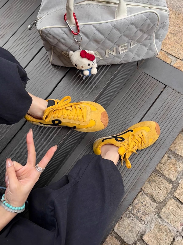 Adidași casual pentru femei, suprafață din nubuc de vițel, șireturi, talpă din cauciuc, toc mediu 3–5 cm