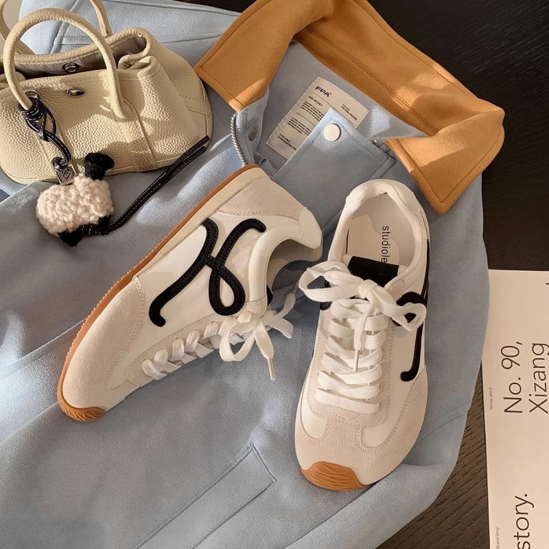 Adidași casual pentru femei, suprafață din nubuc de vițel, șireturi, talpă din cauciuc, toc mediu 3–5 cm