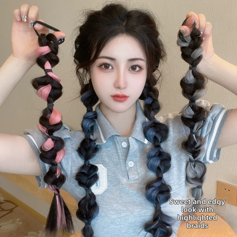 Parochňa s bubble copom a chvostom, vlákna odolné voči teplu, stredná až dlhá dĺžka, prirodzený vzhľad pre ženy