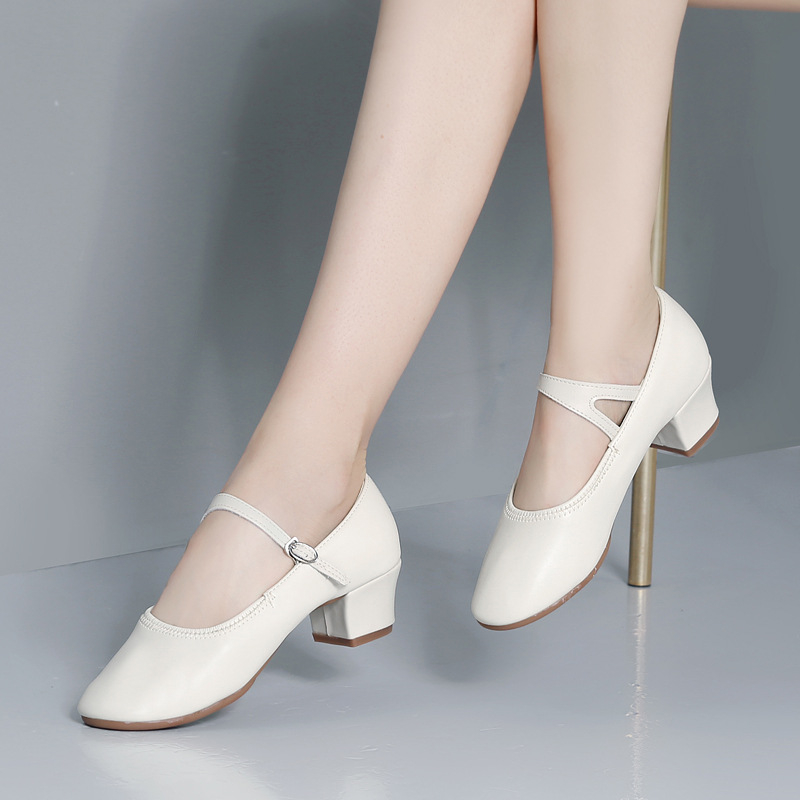Plesne cipele – s debelom konstrukcijom, lagane, otporne na habanje – gornji materijal: sintetička koža, potplat: guma – za odrasle žene, sve sezone