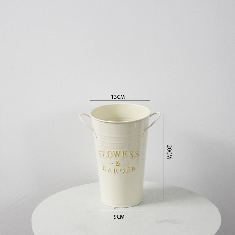 Železný kvetináč – ručne vyrobený, odolný voči korózii, pevný; na stôl, na podlahu a kombinované použitie.