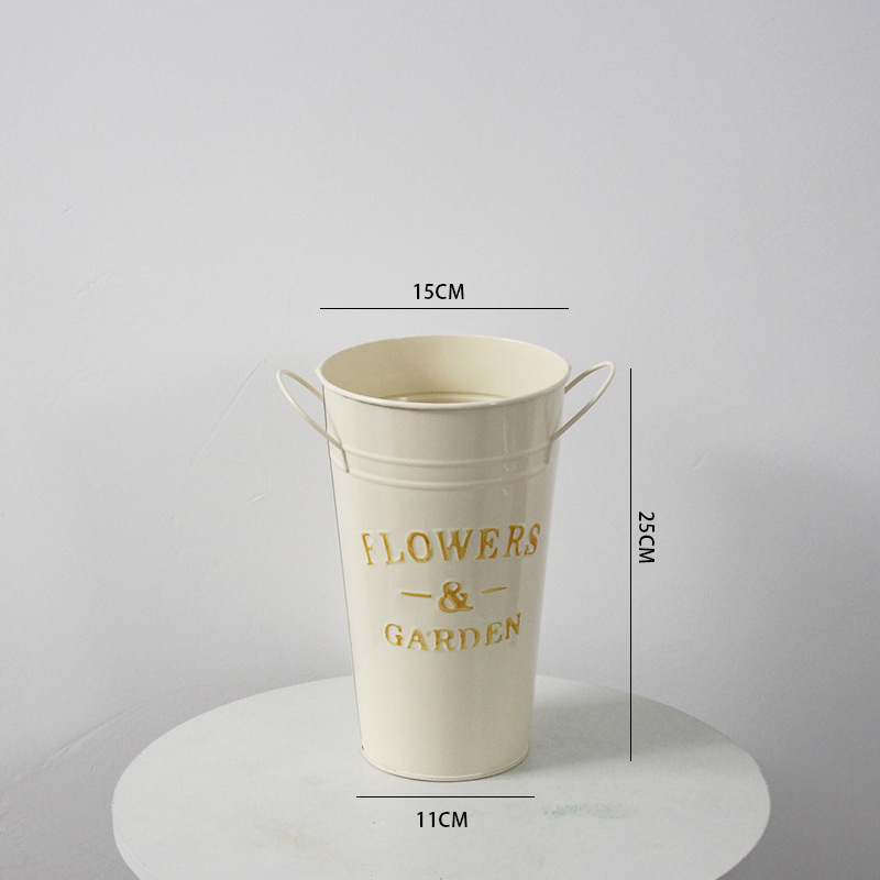 Železný kvetináč – ručne vyrobený, odolný voči korózii, pevný; na stôl, na podlahu a kombinované použitie.