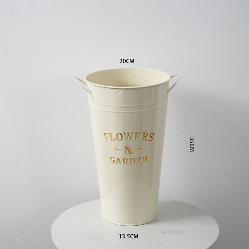 Železný kvetináč – ručne vyrobený, odolný voči korózii, pevný; na stôl, na podlahu a kombinované použitie.