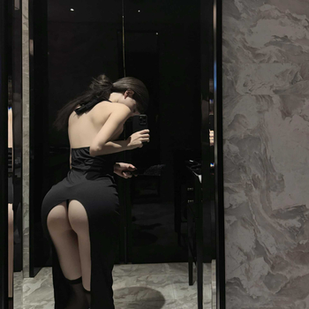 Kūno bodis su kiškių mergaitės tema, gilus V kaklo iškirpimas, vidutinio ilgio, poliesteris 90–95%, Pavasario 2024 leidimas