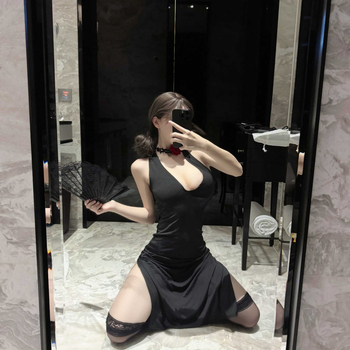 Kūno bodis su kiškių mergaitės tema, gilus V kaklo iškirpimas, vidutinio ilgio, poliesteris 90–95%, Pavasario 2024 leidimas