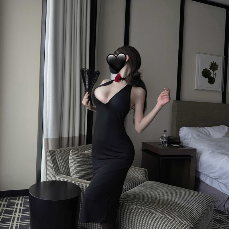 Kūno bodis su kiškių mergaitės tema, gilus V kaklo iškirpimas, vidutinio ilgio, poliesteris 90–95%, Pavasario 2024 leidimas