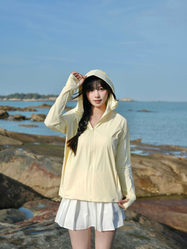 Външна ветровка с качулка — дишаща, бързосъхнеща, UPF50+, найлонова материя