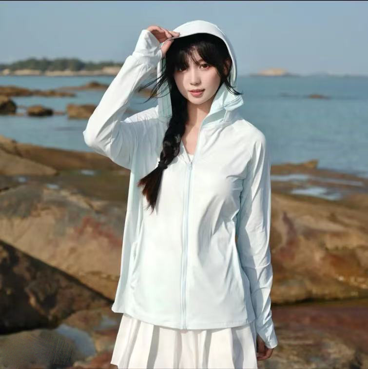 Външна ветровка с качулка — дишаща, бързосъхнеща, UPF50+, найлонова материя