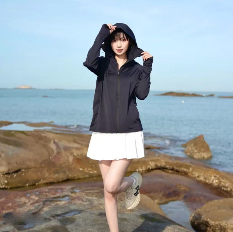 Външна ветровка с качулка — дишаща, бързосъхнеща, UPF50+, найлонова материя