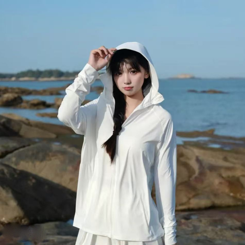Външна ветровка с качулка — дишаща, бързосъхнеща, UPF50+, найлонова материя