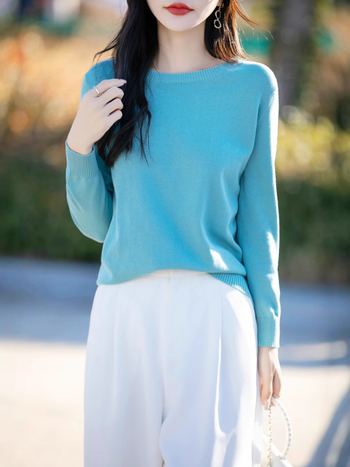 Памучен пуловер с V-образно деколте, дълги ръкави, едноцветен, регулярна кройка