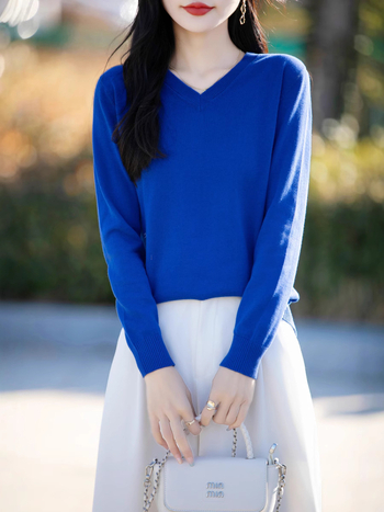 Памучен пуловер с V-образно деколте, дълги ръкави, едноцветен, регулярна кройка