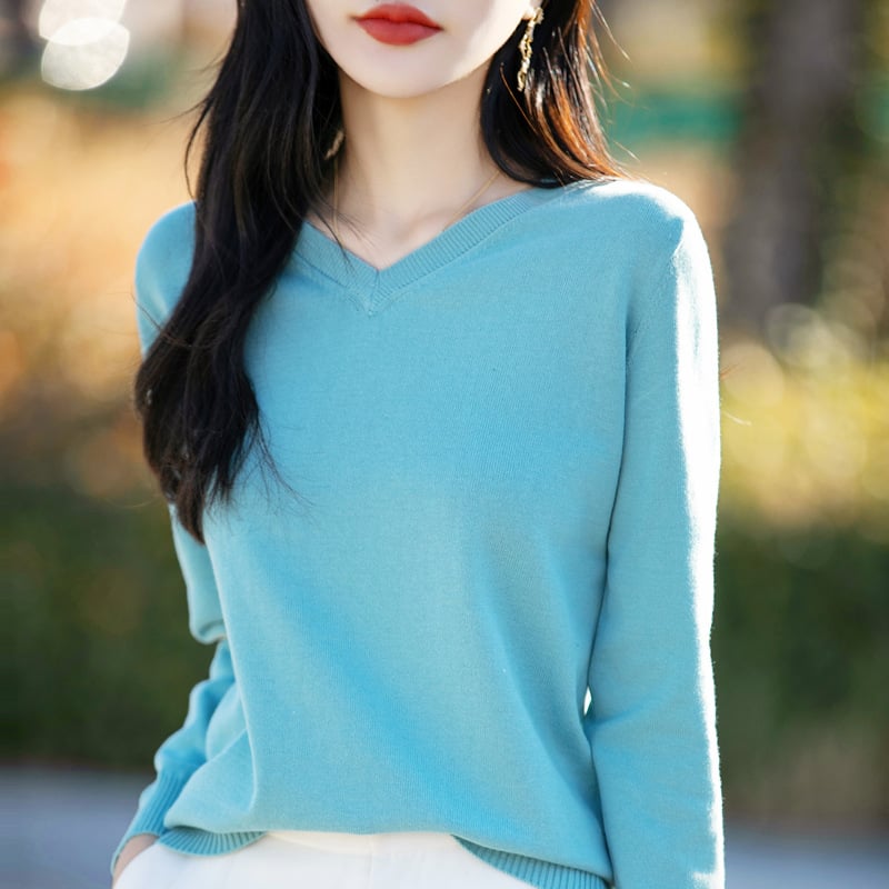 Памучен пуловер с V-образно деколте, дълги ръкави, едноцветен, регулярна кройка