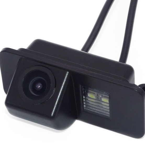 Integrovaná kamera pre spätné videnie do vozidla, model YSJ-0163; rozlíšenie 928×520; nastaviteľný uhol 90–170°; napájanie 12V; video signál N/P systému