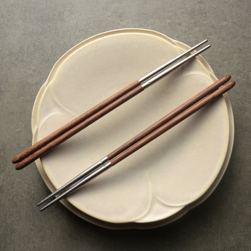 Chopsticks με κεφαλή από ανοξείδωτο ατσάλι και ξύλινο σώμα, θερμοανθεκτικά, αντιολισθητικά, κατά της μούχλας