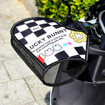 Povlak na riadidlá pre elektrické skútre a motocykle – hliníková izolačná vrstva; vodeodolný, priedušný, tepelnoizolačný; prispôsobiteľný.