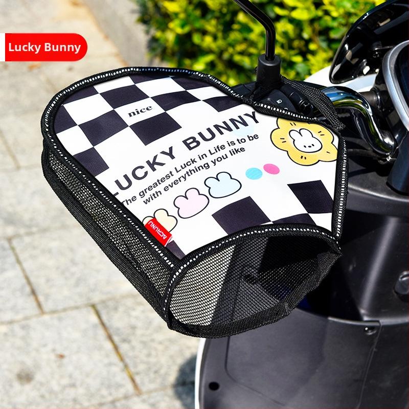 Povlak na riadidlá pre elektrické skútre a motocykle – hliníková izolačná vrstva; vodeodolný, priedušný, tepelnoizolačný; prispôsobiteľný.