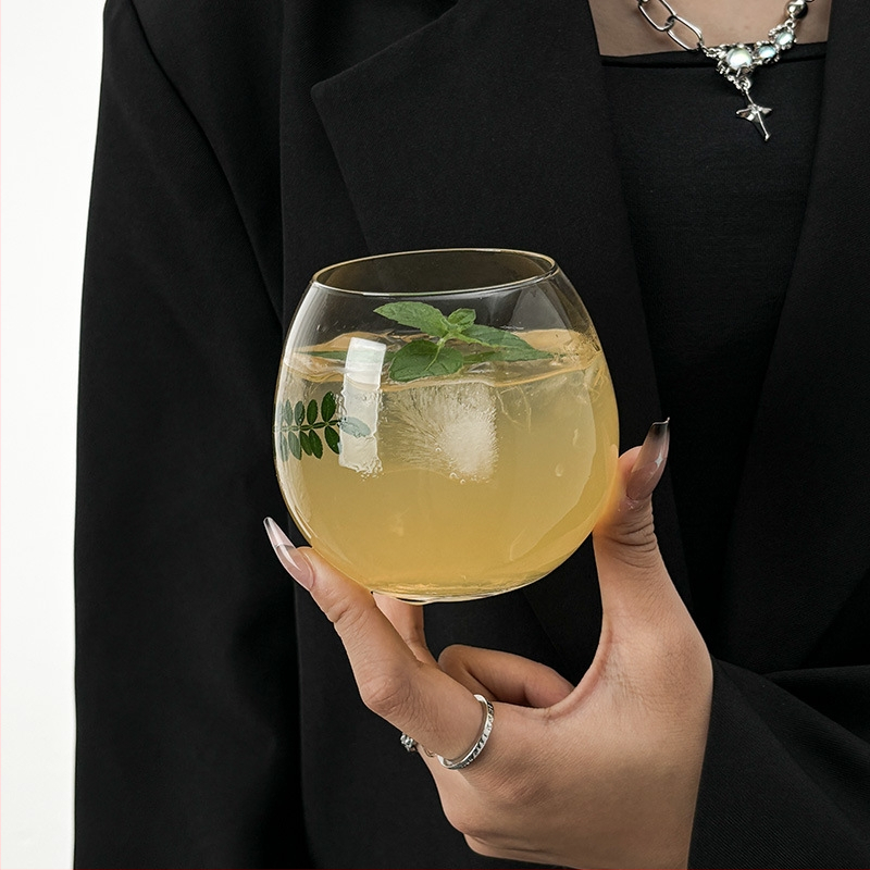 Σφαιρικό γυάλινο ποτήρι – μοντέρνος μινιμαλιστικός σχεδιασμός, στρογγυλό σχήμα, χωρίς λαβή, μονοστρωματικό, γυαλί βοριοσιλικό