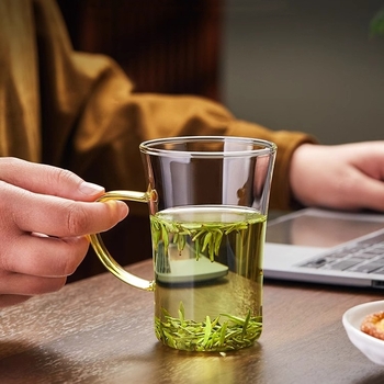Šalica za čaj s držkom, od visokosilikatnog stakla, moderan minimalistički dizajn, okrugli oblik, 150 g