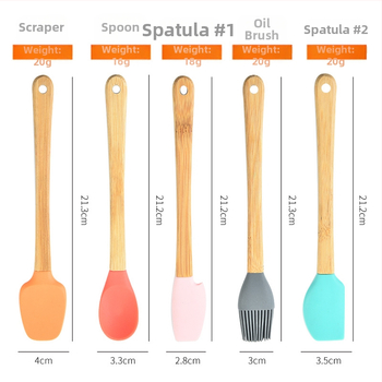 Mini 5-dielny silikónový súbor na pečenie s rúčkami z bambusu alebo plastu — moderný minimalistický štýl, uvedený na trh v roku 2018.