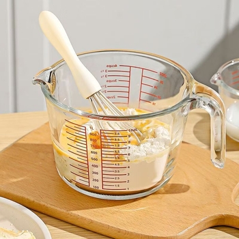 Sklenená odmerka s ml stupnicou, tepelne odolná, z borosilikátového skla, s držadlom, na pečenie.