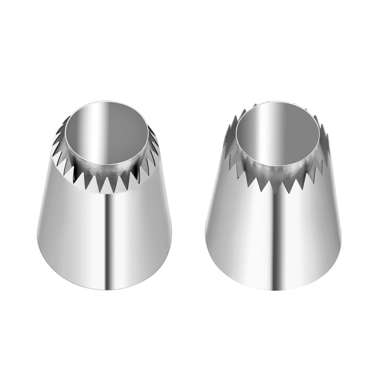 Nerūsējošā tērauda uzgaļu komplekts dekorēšanai, krēmu špricēšanai un cepšanai, iepakots OPP maisā, mūsdienīgs minimālisks stils.