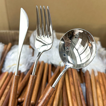 Sada noža, vidličky a lyžice z 304 nerezovej ocele s drevenou rukoväťou, japonský štýl