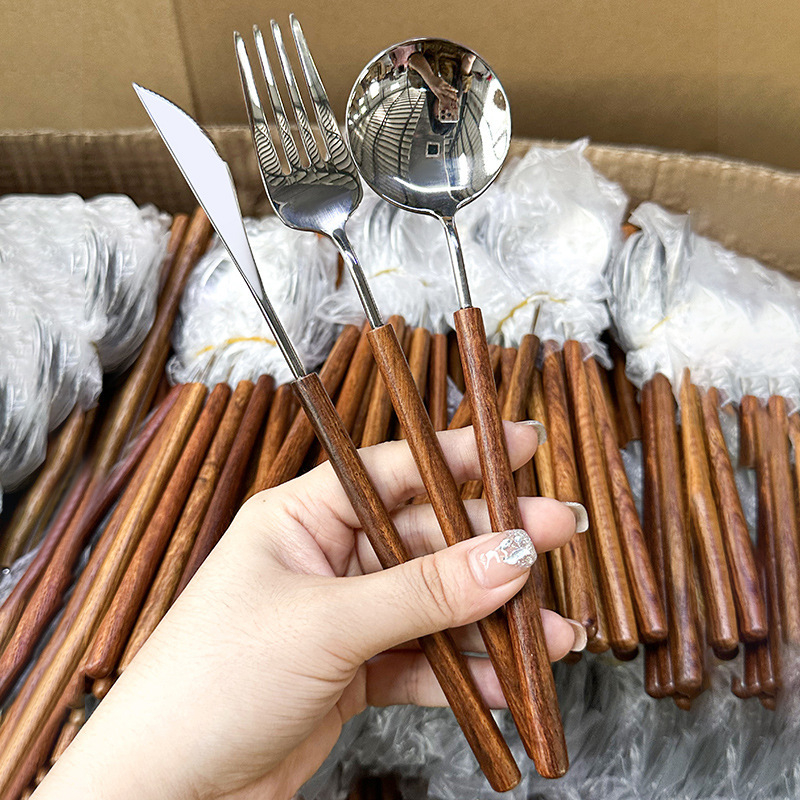 Sada noža, vidličky a lyžice z 304 nerezovej ocele s drevenou rukoväťou, japonský štýl