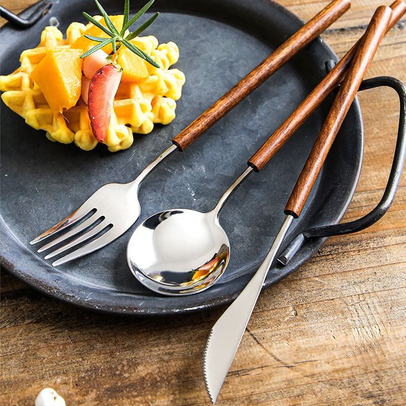 Sada noža, vidličky a lyžice z 304 nerezovej ocele s drevenou rukoväťou, japonský štýl