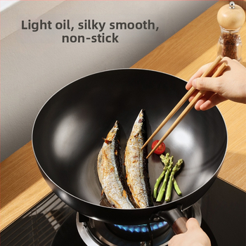 Litínový wok s nitridovaným plochým dnom a viacvrstvovým dnom, veko z nehrdzavejúcej ocele so sklom, bez povlaku