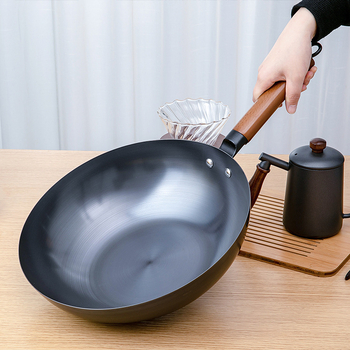 Wok z rafinovaného železa, bez povrchovej úpravy, vhodný pre indukciu a plyn, sklenené veko, 1,2 kg