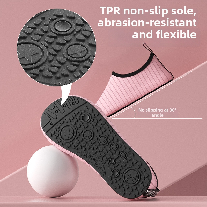 Vidaus fitneso bateliai – minkšta padas, lengvi, neslidūs, dryžuotas dizainas, tinka šokiui ir namų treniruotėms (Padas: natūralus kaučukas; Viršus: medvilnė; Vidinis: medvilnė; čiurnos aukštis: žemas)