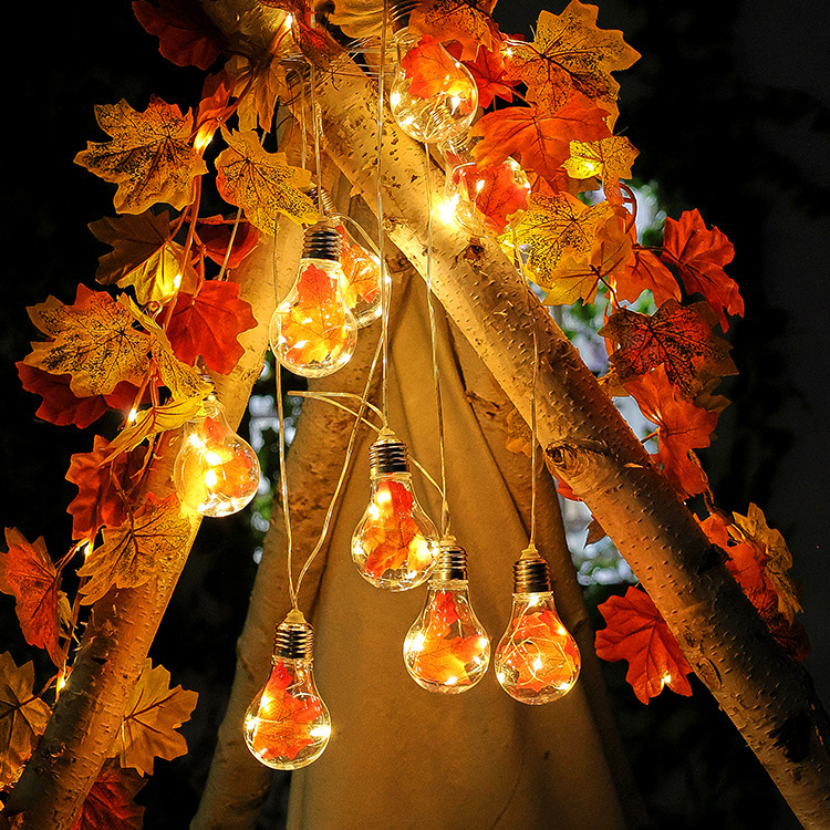 LED reťaz s javorovými listami – batériové napájanie, 10 LED, IP44, životnosť 50 000 h